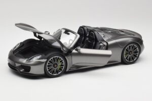 Porsche 918 Spyder Liquid Metal Ezüst Minichamps 1:18 110062430 Fém – 2. kép a 8-ből