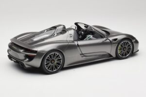 Porsche 918 Spyder Liquid Metal Ezüst Minichamps 1:18 110062430 Fém – 3. kép a 8-ből
