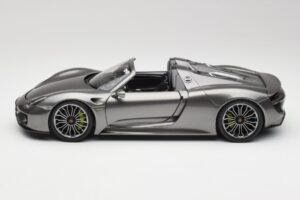 Porsche 918 Spyder Liquid Metal Ezüst Minichamps 1:18 110062430 Fém – 4. kép a 8-ből