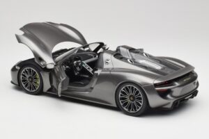Porsche 918 Spyder Liquid Metal Ezüst Minichamps 1:18 110062430 Fém – 5. kép a 8-ből