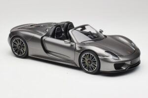 Porsche 918 Spyder Liquid Metal Ezüst Minichamps 1:18 110062430 Fém – 6. kép a 8-ből