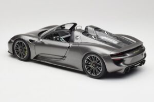 Porsche 918 Spyder Liquid Metal Ezüst Minichamps 1:18 110062430 Fém – 7. kép a 8-ből