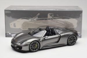 Porsche 918 Spyder Liquid Metal Ezüst Minichamps 1:18 110062430 Fém – 8. kép a 8-ből