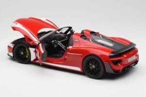Porsche 918 Spyder Weissach Package Piros & Fehér Csíkok Minichamps 1:18 110062442 Fém – 6. kép a 9-ből