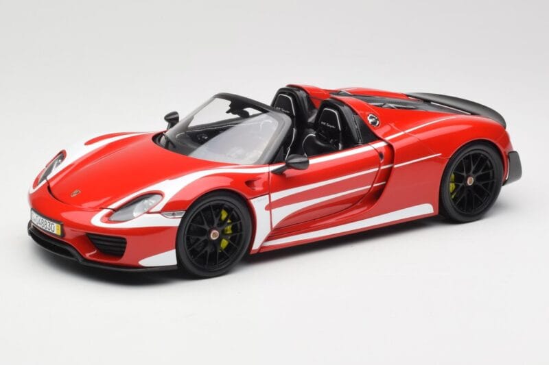 Porsche 918 Spyder Weissach Package Piros & Fehér Csíkok Minichamps 1:18 110062442 Fém