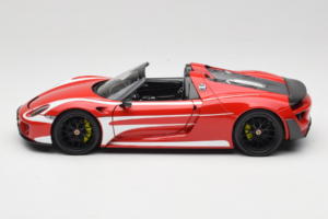 Porsche 918 Spyder Weissach Package Piros Fehér Csíkok Minichamps 1:18 110062442-O1 Fém – 4. kép a 8-ből