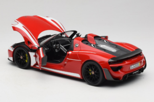 Porsche 918 Spyder Weissach Package Piros Fehér Csíkok Minichamps 1:18 110062442-O1 Fém – 5. kép a 8-ből