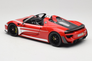 Porsche 918 Spyder Weissach Package Piros Fehér Csíkok Minichamps 1:18 110062442-O1 Fém – 7. kép a 8-ből