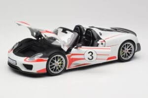 Porsche 918 Spyder Weissach Package Salzburg Minichamps 1:18 110062441 Fém – 2. kép a 8-ből