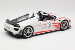 Porsche 918 Spyder Weissach Package Salzburg Minichamps 1:18 110062441 Fém – 3. kép a 8-ből
