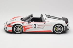 Porsche 918 Spyder Weissach Package Salzburg Minichamps 1:18 110062441 Fém – 4. kép a 8-ből
