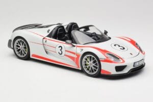 Porsche 918 Spyder Weissach Package Salzburg Minichamps 1:18 110062441 Fém – 6. kép a 8-ből