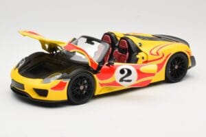 Porsche 918 Spyder Weissach Package Sárga Csíkokkal Minichamps 1:18 110062446 Fém – 2. kép a 8-ből
