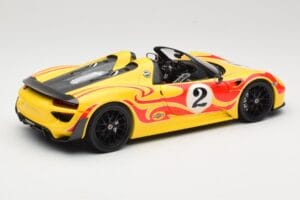 Porsche 918 Spyder Weissach Package Sárga Csíkokkal Minichamps 1:18 110062446 Fém – 3. kép a 8-ből
