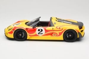 Porsche 918 Spyder Weissach Package Sárga Csíkokkal Minichamps 1:18 110062446 Fém – 4. kép a 8-ből