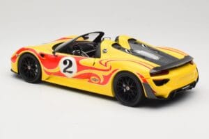 Porsche 918 Spyder Weissach Package Sárga Csíkokkal Minichamps 1:18 110062446 Fém – 7. kép a 8-ből