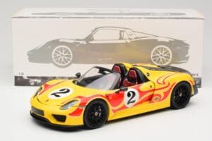 Porsche 918 Spyder Weissach Package Sárga Csíkokkal Minichamps 1:18 110062446 Fém – 8. kép a 8-ből
