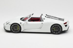 Porsche 918 Spyder Fehér Minichamps 1:18 110062436 Fém – 4. kép a 8-ből
