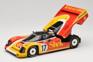 Porsche 962C Group C #17 D. Bell / H-J. Stuck / K. Ludwig 24 Hours of Le Mans 1988 Universal Hobbies 1:18 4704 Fém – 2. kép a 8-ből