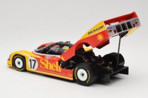 Porsche 962C Group C #17 D. Bell / H-J. Stuck / K. Ludwig 24 Hours of Le Mans 1988 Universal Hobbies 1:18 4704 Fém – 5. kép a 8-ből