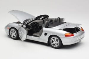 Porsche Boxster 986 Kabrió Arctic Ezüst Metál UT Models 1:18 27852 Fém – 5. kép a 8-ből