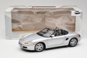 Porsche Boxster 986 Kabrió Arctic Ezüst Metál UT Models 1:18 27852 Fém – 8. kép a 8-ből