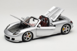 Porsche Carrera GT Silver Metallic Minichamps 1:18 WAP02103014 Fém – 2. kép a 8-ből