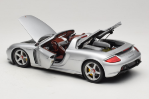 Porsche Carrera GT Silver Metallic Minichamps 1:18 WAP02103014 Fém – 5. kép a 8-ből