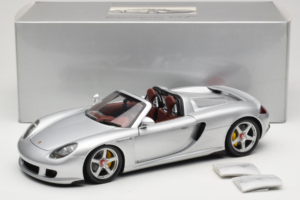 Porsche Carrera GT Silver Metallic Minichamps 1:18 WAP02103014 Fém – 8. kép a 8-ből