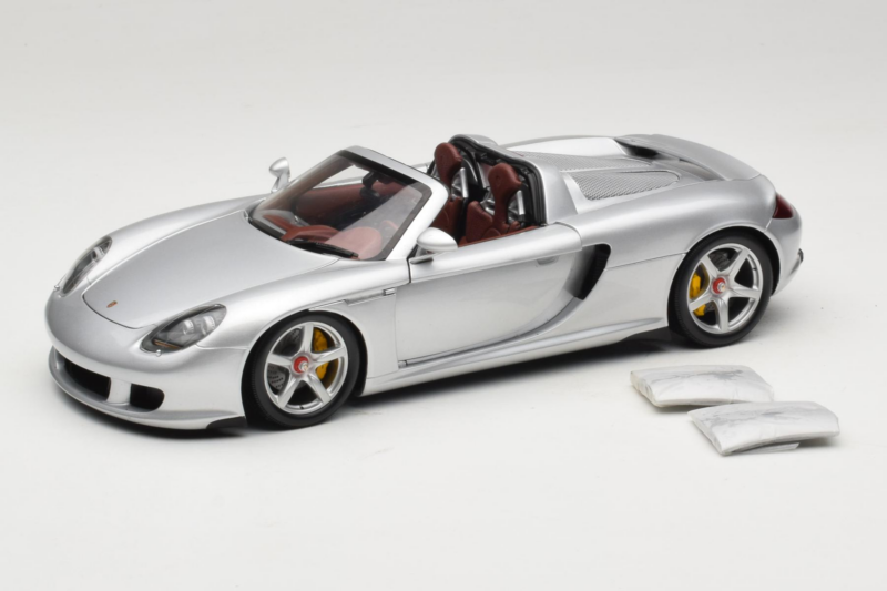 Porsche Carrera GT Silver Metallic Minichamps 1:18 WAP02103014 Fém