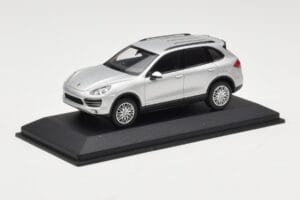 Porsche Cayenne 958 Ezüst Minichamps 1:43 WAP0200020B Fém – 2. kép a 4-ből