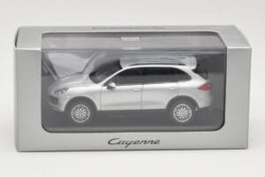 Porsche Cayenne 958 Ezüst Minichamps 1:43 WAP0200020B Fém – 4. kép a 4-ből
