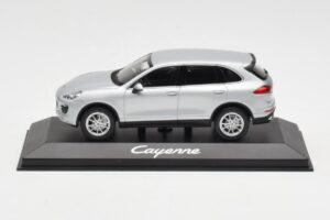 Porsche Cayenne 958 Ezüst Minichamps 1:43 WAP0200020E Fém
