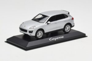 Porsche Cayenne 958 Ezüst Minichamps 1:43 WAP0200020E Fém – 2. kép a 4-ből