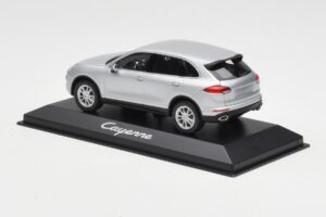 Porsche Cayenne 958 Ezüst Minichamps 1:43 WAP0200020E Fém – 3. kép a 4-ből