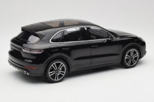 Porsche Cayenne 958 Turbo S Fekete Minichamps 1:18 155066070 Fém – 2. kép a 6-ből