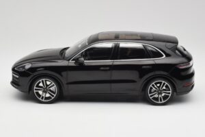 Porsche Cayenne 958 Turbo S Fekete Minichamps 1:18 155066070 Fém – 3. kép a 6-ből