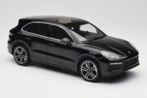 Porsche Cayenne 958 Turbo S Fekete Minichamps 1:18 155066070 Fém – 4. kép a 6-ből