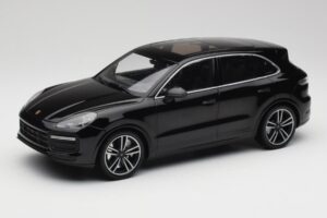 Porsche Cayenne 958 Turbo S Fekete Minichamps 1:18 155066070 Fém