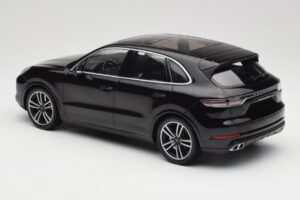 Porsche Cayenne 958 Turbo S Fekete Minichamps 1:18 155066070 Fém – 5. kép a 6-ből