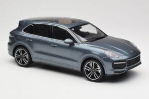 Porsche Cayenne 958 Turbo S Blue Metallic Minichamps 1:18 155066071 Fém – 4. kép a 6-ből
