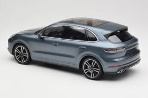 Porsche Cayenne 958 Turbo S Blue Metallic Minichamps 1:18 155066071 Fém – 5. kép a 6-ből