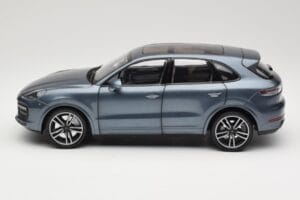 Porsche Cayenne 958 Turbo S Blue Metallic Minichamps 1:18 110066070 Fém – 4. kép a 8-ből