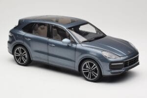 Porsche Cayenne 958 Turbo S Blue Metallic Minichamps 1:18 110066070 Fém – 6. kép a 8-ből