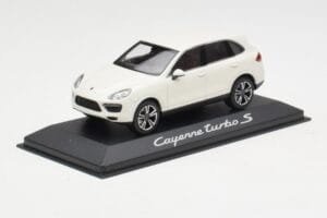 Porsche Cayenne 958 Turbo S Fehér Minichamps 1:43 WAP0200220C Fém – 2. kép a 4-ből