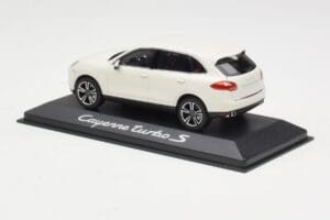 Porsche Cayenne 958 Turbo S Fehér Minichamps 1:43 WAP0200220C Fém – 3. kép a 4-ből