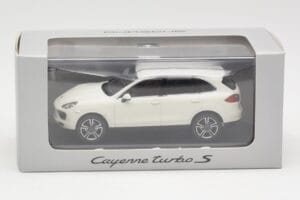 Porsche Cayenne 958 Turbo S Fehér Minichamps 1:43 WAP0200220C Fém – 4. kép a 4-ből
