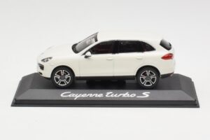 Porsche Cayenne 958 Turbo S Fehér Minichamps 1:43 WAP0200220C Fém