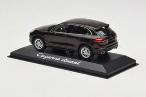 Porsche Cayenne 958 Diesel Acajou Brown Minichamps 1:43 WAP0200030E Fém – 3. kép a 4-ből