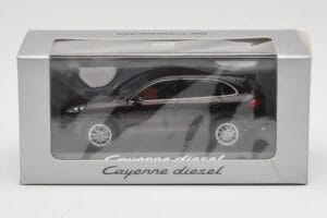 Porsche Cayenne 958 Diesel Acajou Brown Minichamps 1:43 WAP0200030E Fém – 4. kép a 4-ből